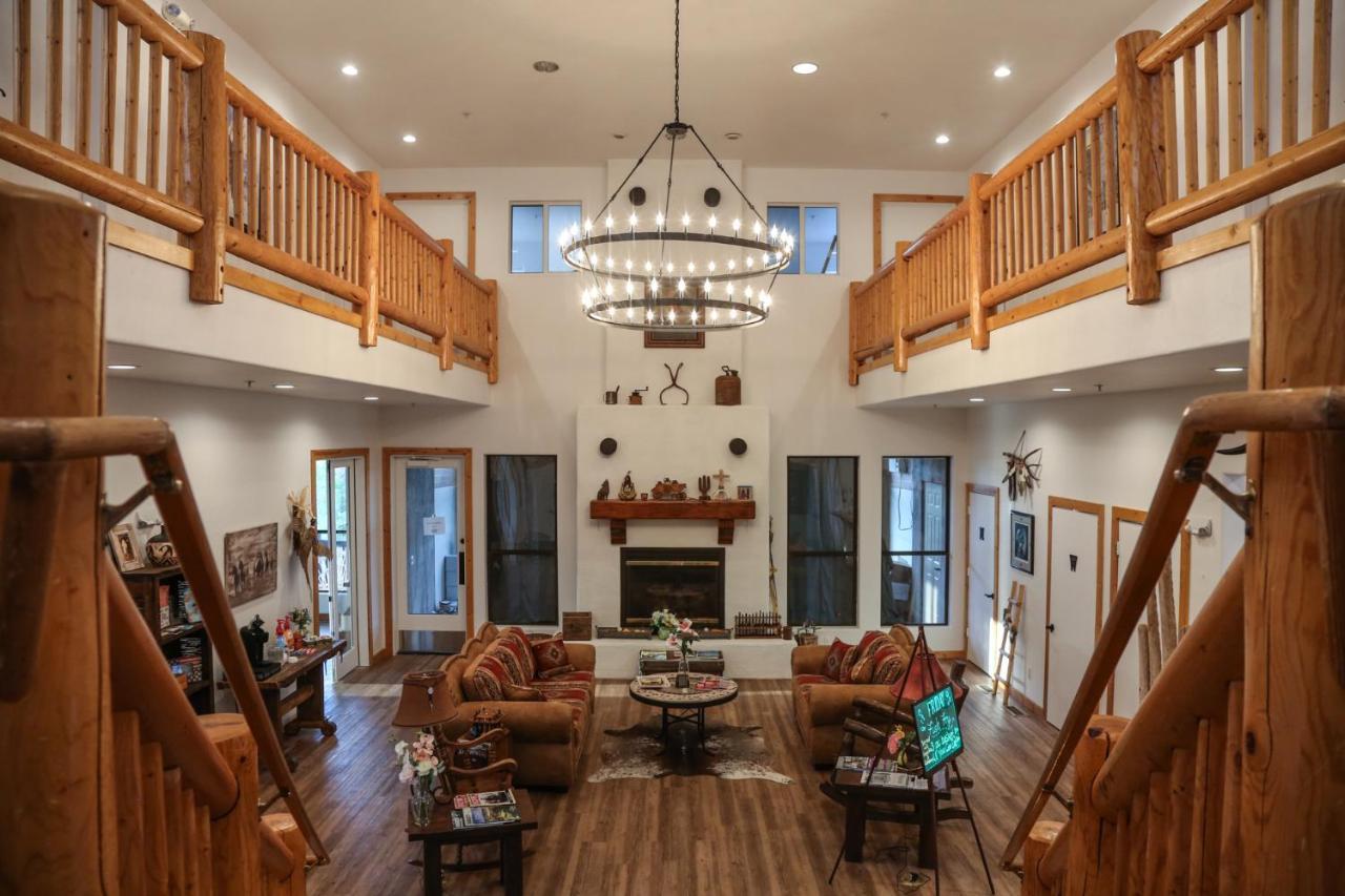 Creekside Lodge And Cabins Mayer Экстерьер фото