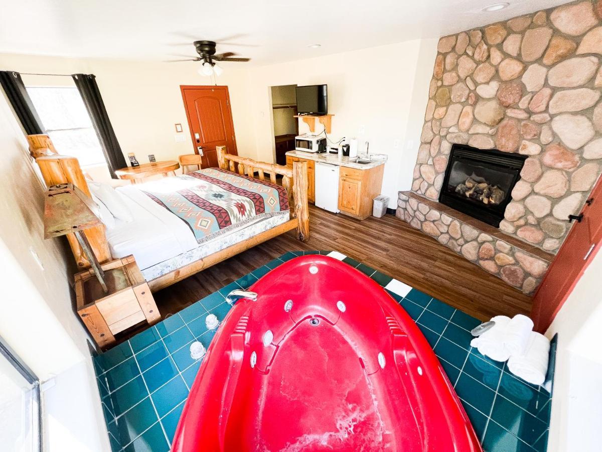 Creekside Lodge And Cabins Mayer Экстерьер фото