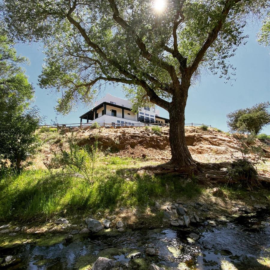 Creekside Lodge And Cabins Mayer Экстерьер фото